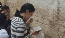 娱乐吃瓜君说七七视频,娱乐吃瓜君带你揭秘娱乐圈幕后故事