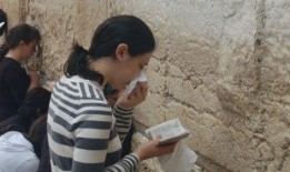 娱乐吃瓜君说七七,七七背后的惊人故事